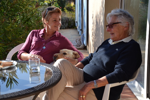 Simone doyenne Animal Futé pour la garde de son chien et Blandine, Fondatrice